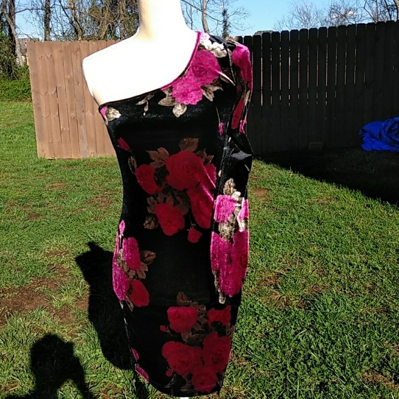 Medium Forever 21 Velvet One-Shoulder Dress - Picture 4 of 4